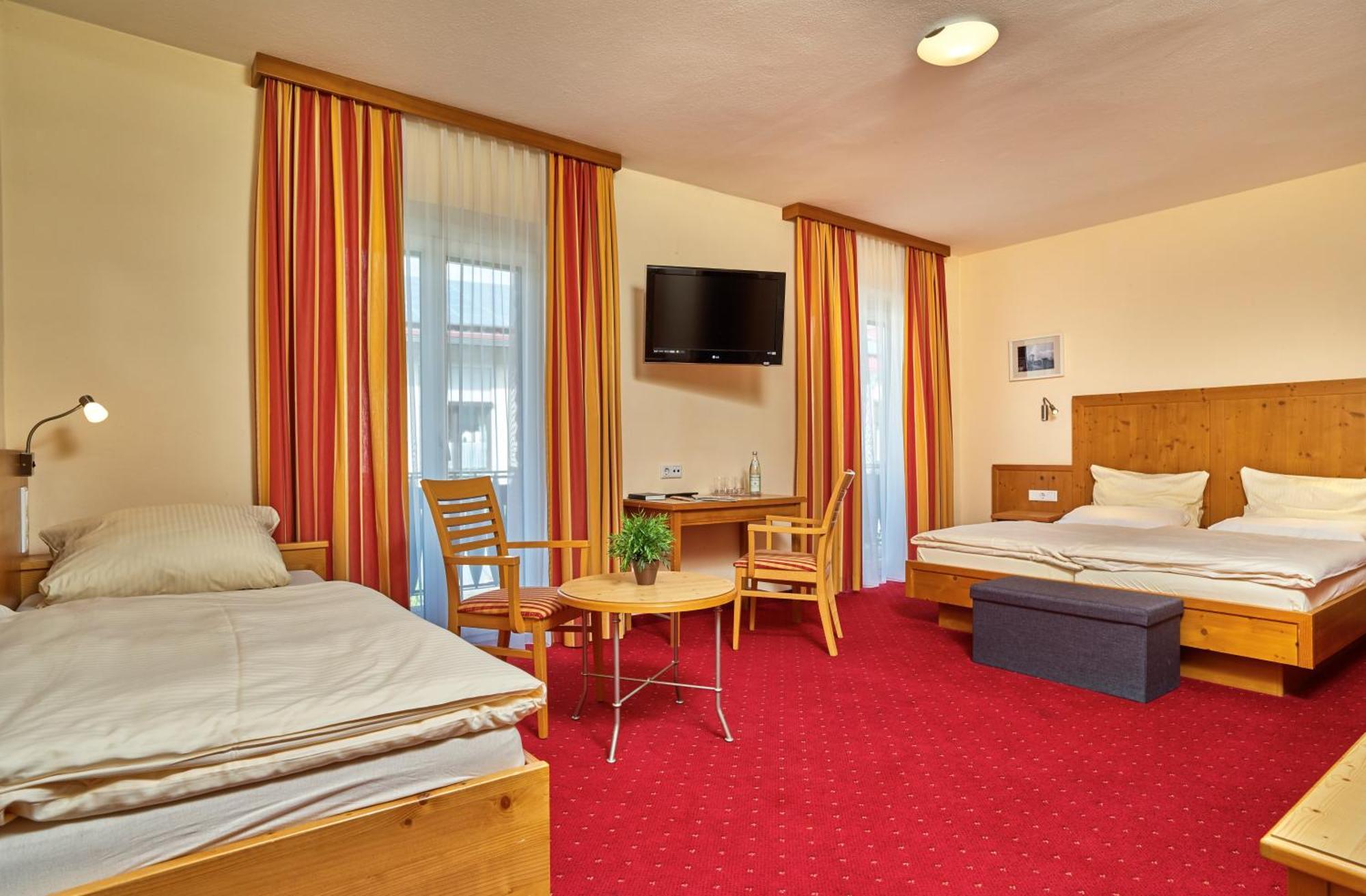Hotel Zum Blauen Hecht Kipfenberg Esterno foto