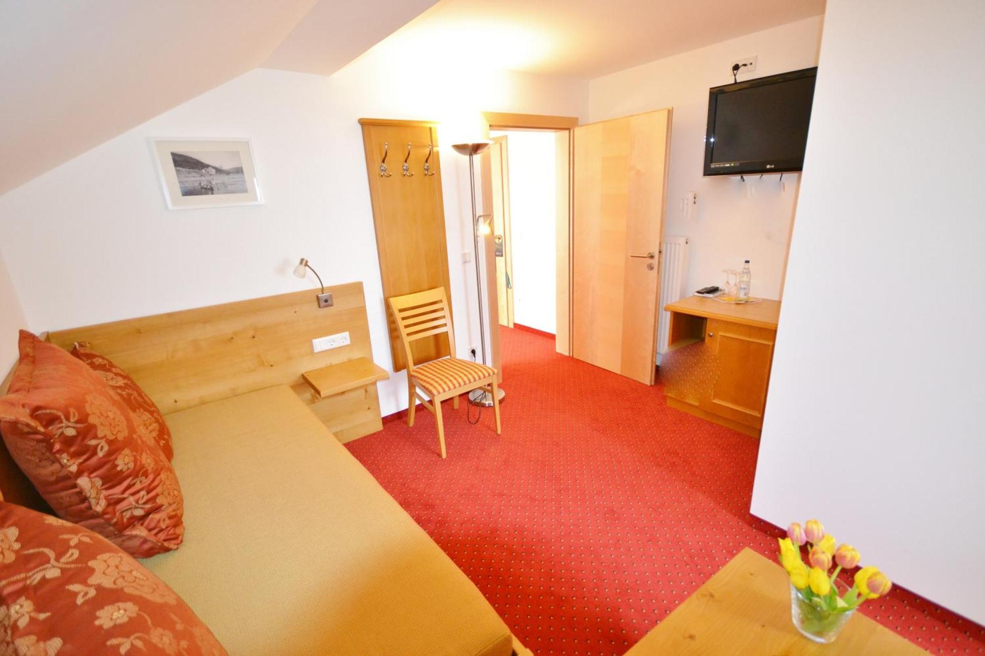 Hotel Zum Blauen Hecht Kipfenberg Esterno foto