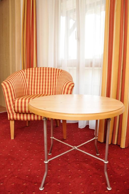 Hotel Zum Blauen Hecht Kipfenberg Esterno foto