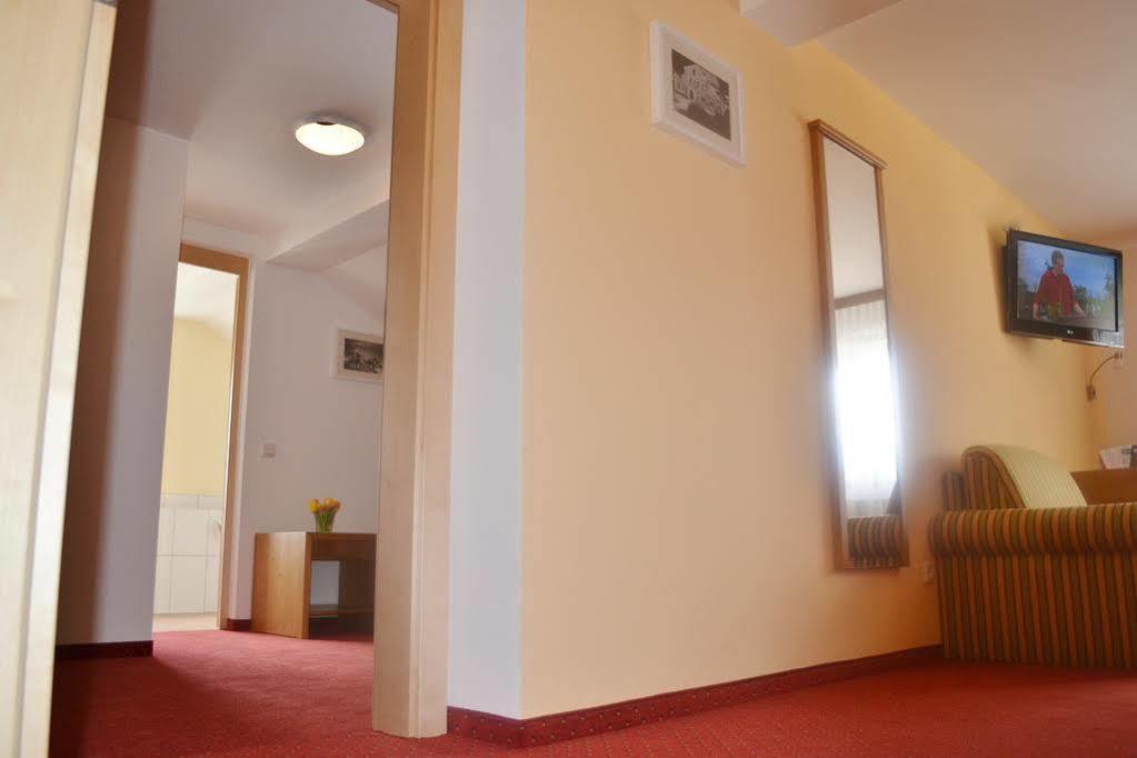 Hotel Zum Blauen Hecht Kipfenberg Esterno foto