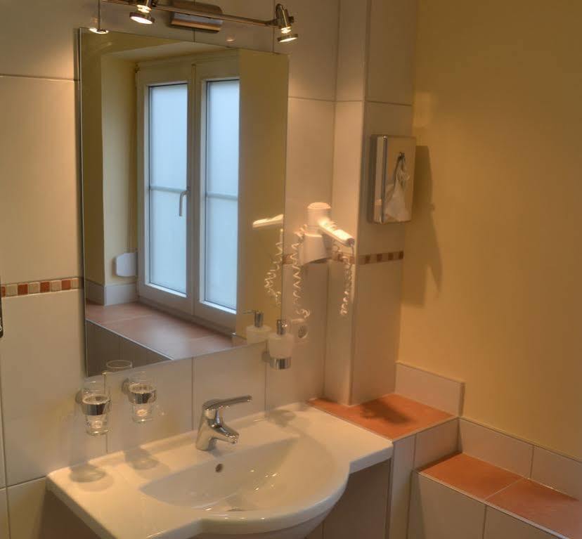 Hotel Zum Blauen Hecht Kipfenberg Esterno foto