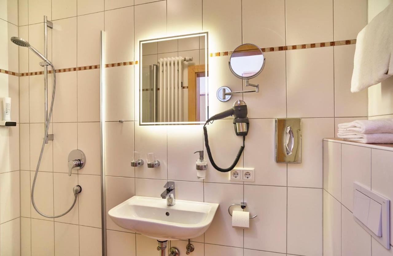 Hotel Zum Blauen Hecht Kipfenberg Esterno foto