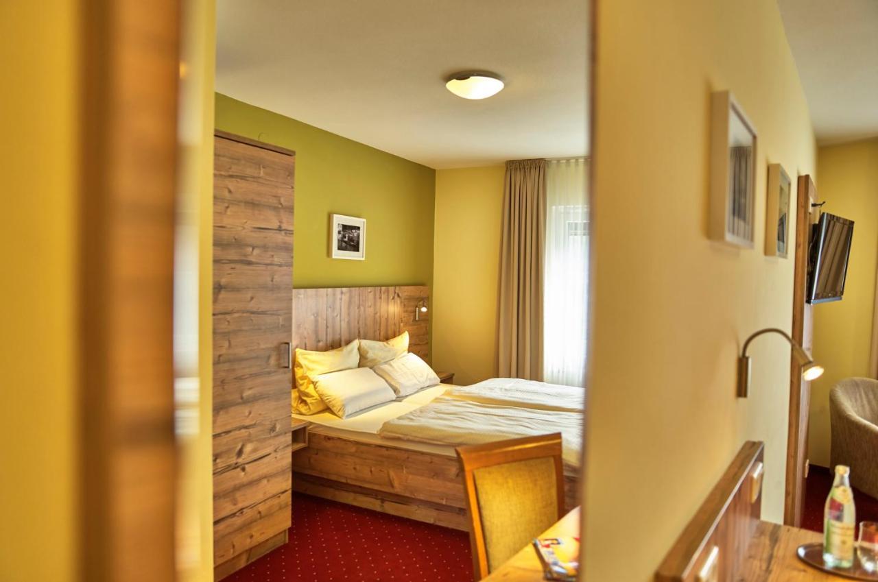 Hotel Zum Blauen Hecht Kipfenberg Esterno foto