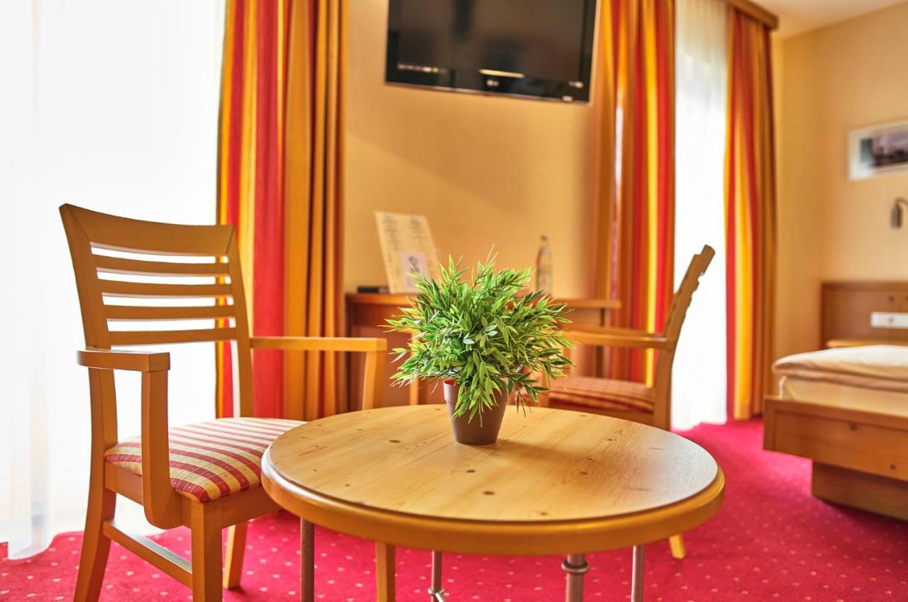 Hotel Zum Blauen Hecht Kipfenberg Esterno foto