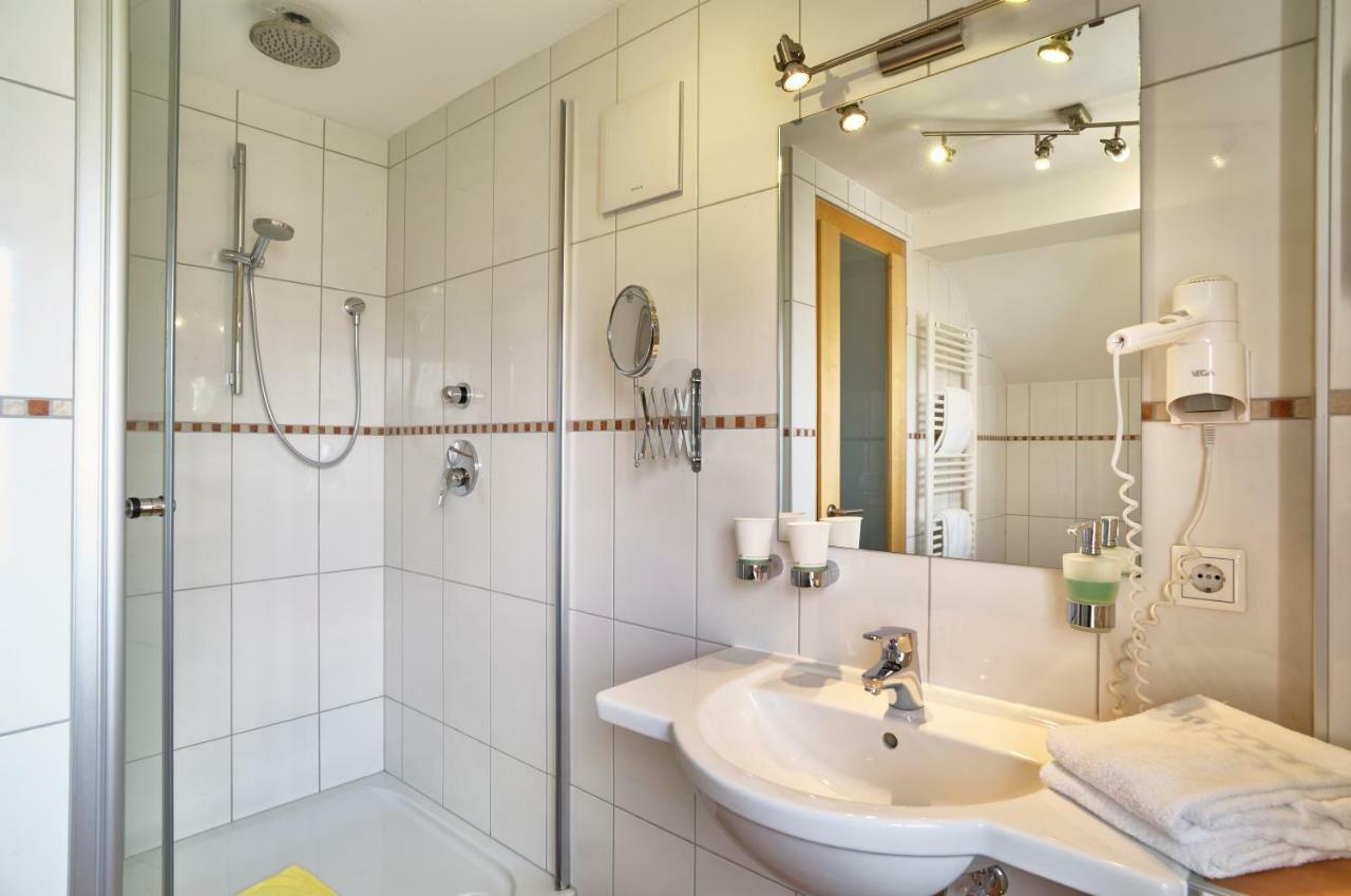 Hotel Zum Blauen Hecht Kipfenberg Esterno foto