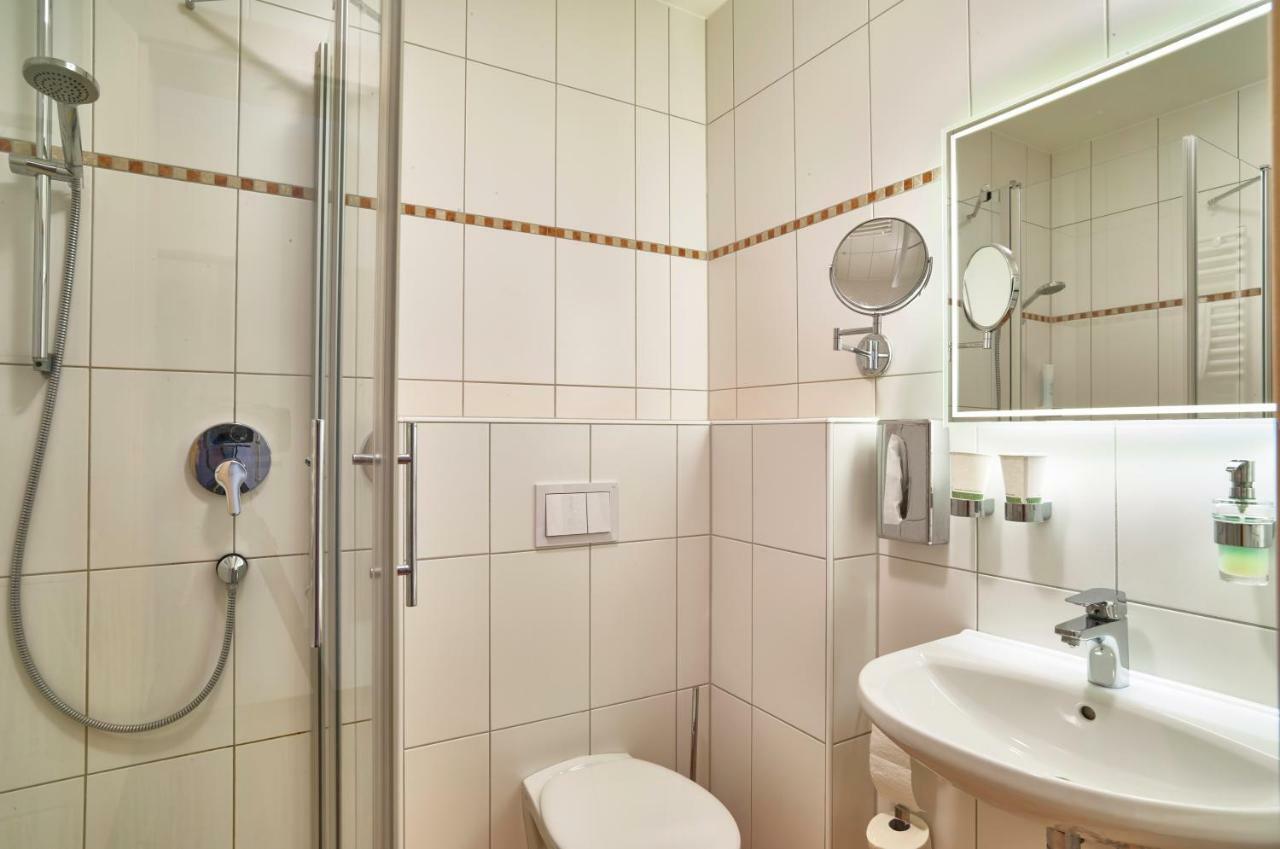 Hotel Zum Blauen Hecht Kipfenberg Esterno foto