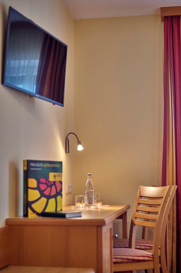 Hotel Zum Blauen Hecht Kipfenberg Esterno foto
